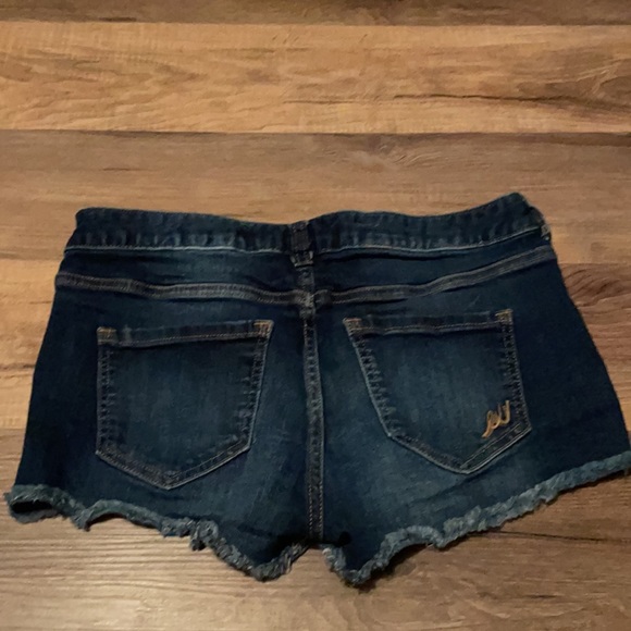 EXPRESS SHORTS - Picture 2 of 3